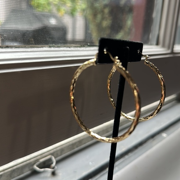 18K Gold Filled Hoop Earrings 1.5 in - Picture 4 of 8